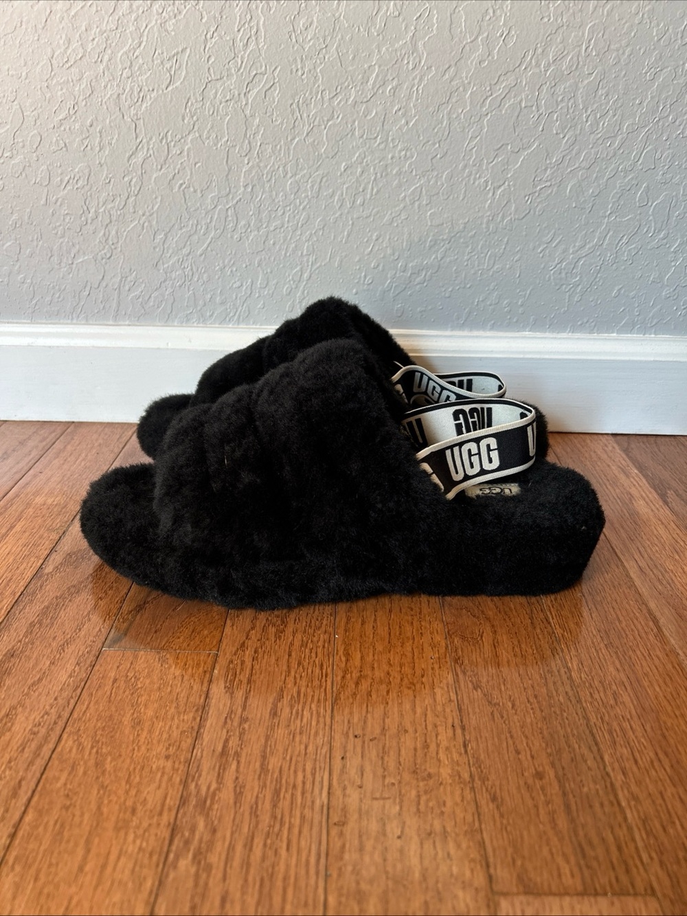Ugg Fluff Yeah Slides Slippers House Shoes Women’s Size 11 Black